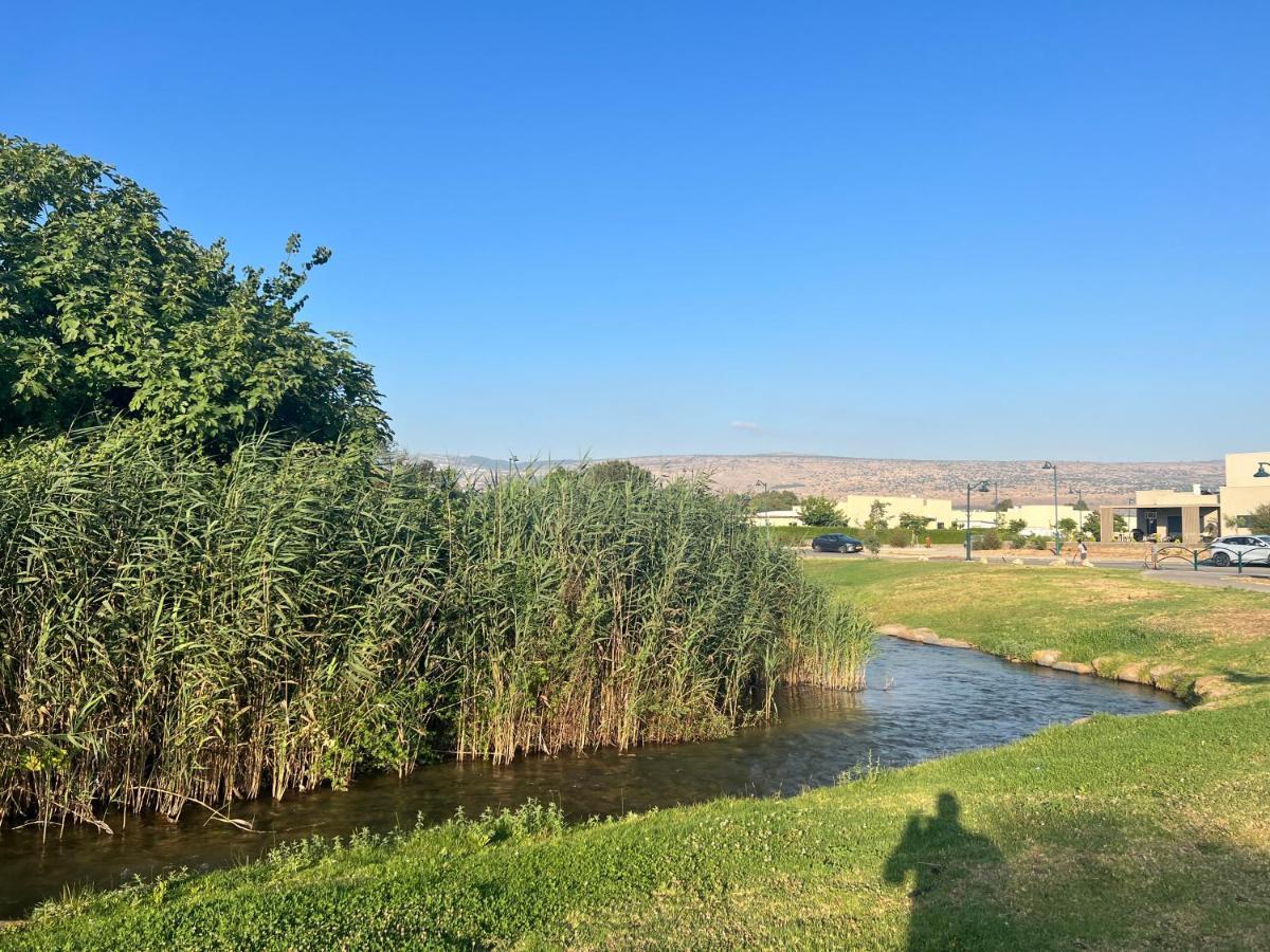 שפיגל קו ראשון לנחל-Hagoshrim,הגושרים Apartment Luaran gambar